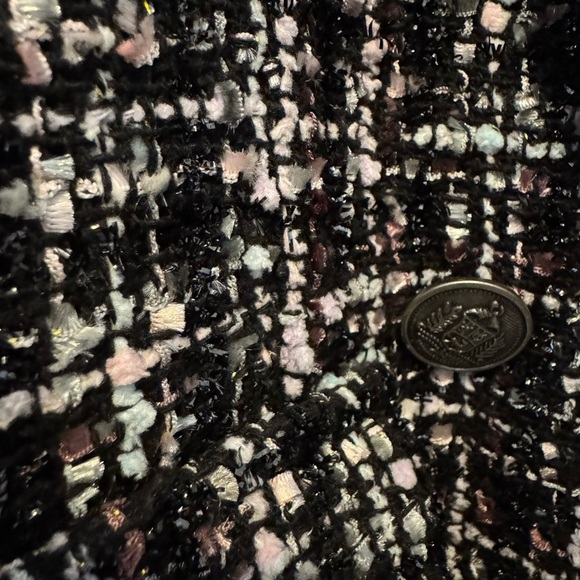 Chic Black and White Tweed Jacket - Picture 4 of 6